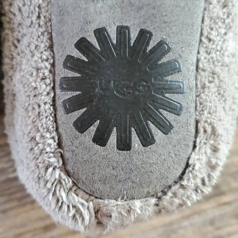 UGG gray unisex kids boots velcro comfy size 4/5 US - Picture 8 of 8